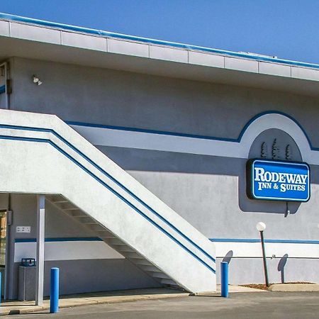 Rodeway Inn & Suites Roseburg Exterior photo