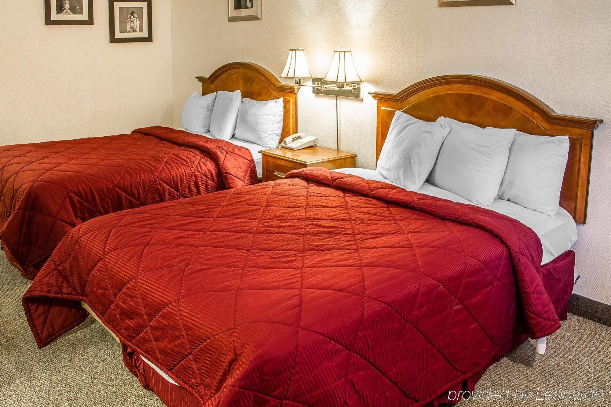 Rodeway Inn & Suites Roseburg Exterior photo
