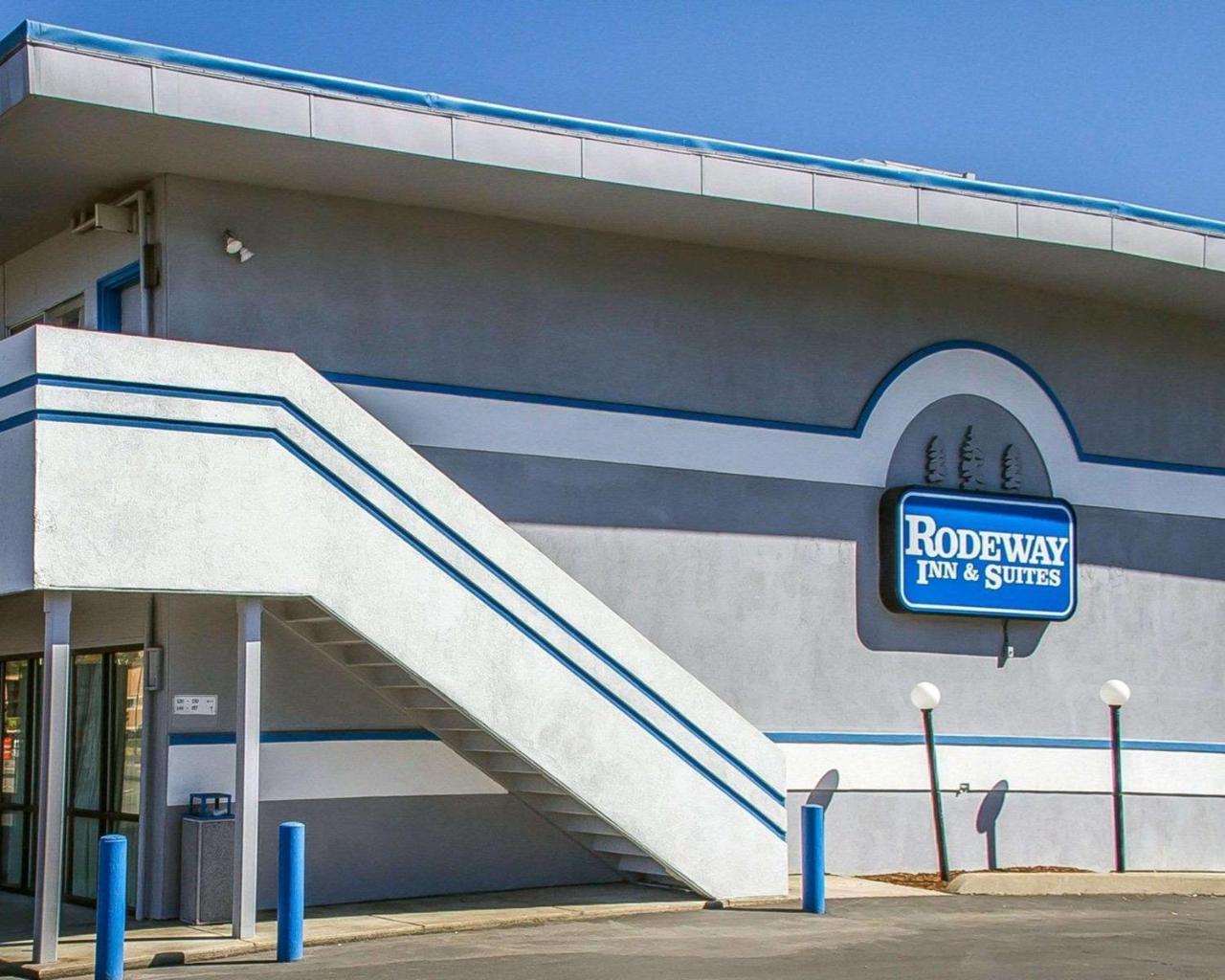 Rodeway Inn & Suites Roseburg Exterior photo