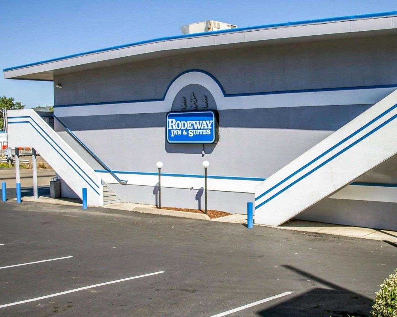 Rodeway Inn & Suites Roseburg Exterior photo